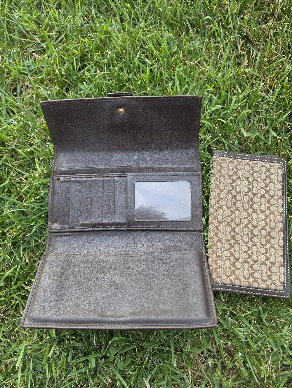 Coach Vintage Signature Soho Long Biflold Wallerlt With Checkbook Holder. GUC